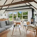 Stunning Home In Glesborg With Wifi Glesborg