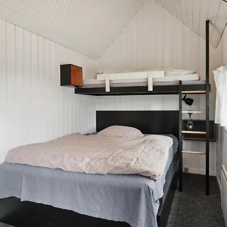 Stunning Home In Glesborg With Wifi Nyaraló