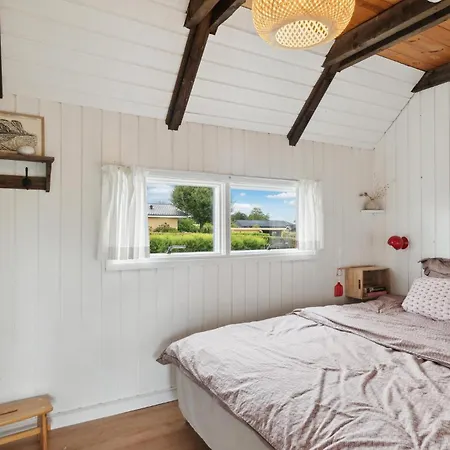 Holiday home 2 Bedroom Beautiful In Glesborg