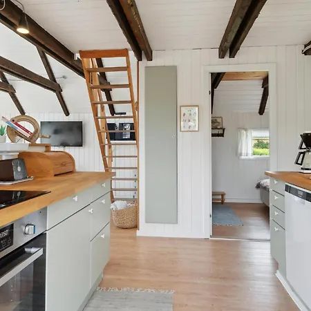 2 Bedroom Beautiful In Glesborg