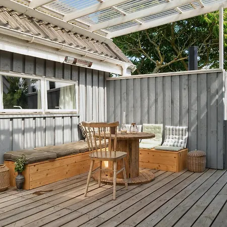 2 Bedroom Beautiful In Glesborg