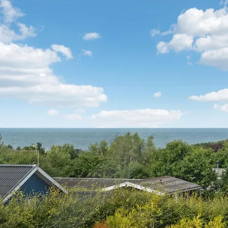 2 Bedroom Beautiful In Holiday home *