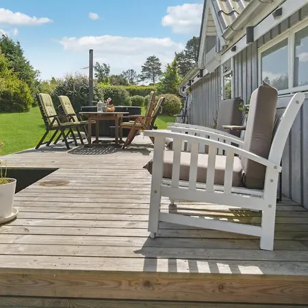 2 Bedroom Beautiful In *