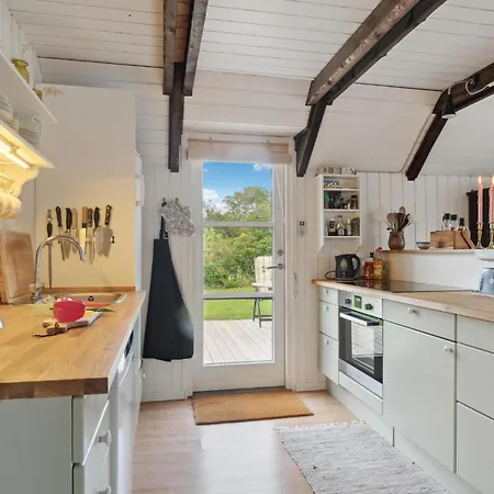 2 Bedroom Beautiful In Glesborg