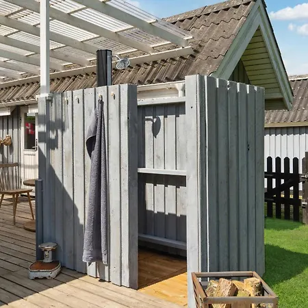 Stunning Home In Glesborg With Wifi