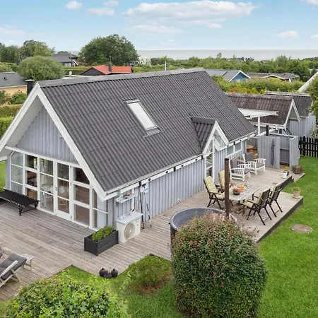 2 Bedroom Beautiful In Glesborg
